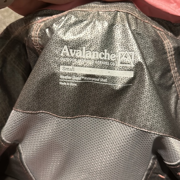 Avalanche Rain Coat - Picture 2 of 5